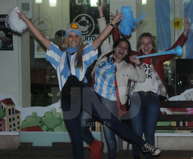Santa Fe también salió a festejar el triunfo de la Selección Argentina en el debut mundialista
