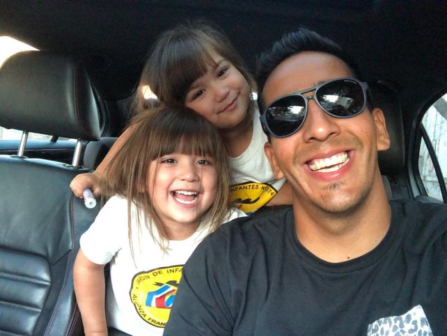 Feliz. El arquero de Patronato disfruta de sus gemelas Catalina y Victoria de 4 a&ntilde;os. El uno pasa la cuarentena en Bah&iacute;a Blanca.