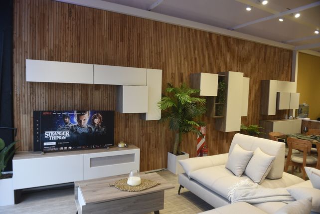 Interior del local Valenziana dentro del shopping Fisherton Plaza.