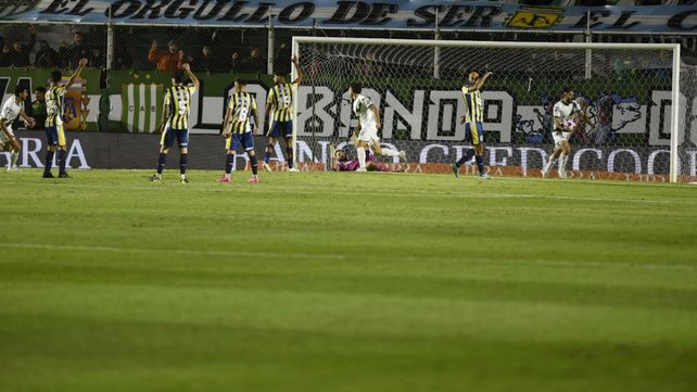 Central entró dormido, fue un cúmulo de errores y cayó ante Banfield