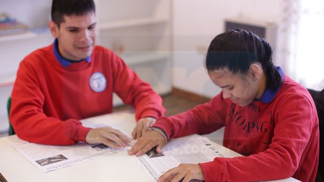 Con Tacto, el primer periódico en Braille y tinta del mundo, cumple 10 años junto a UNO