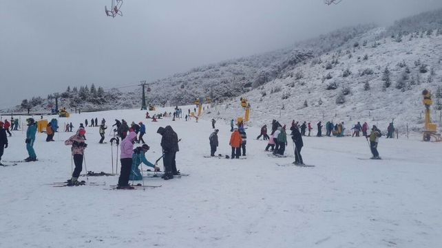 Por fin. Al inicio de la semana comenzaron a caer copiosas nevadas que cubrieron los principales centros barilochenses.