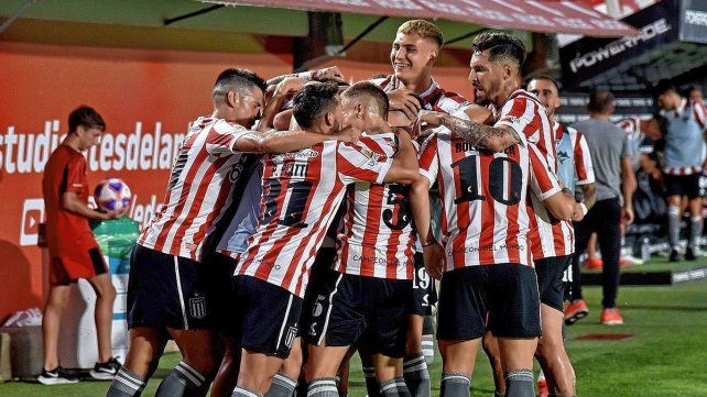 Estudiantes encontró la victoria en el descuento con gol de tijera
