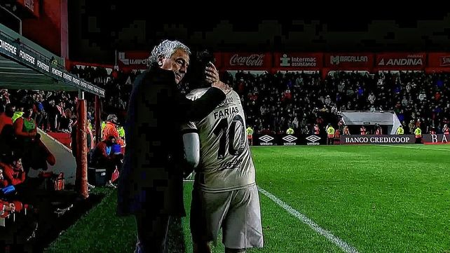 Facundo Farías dijo que el DT de Colón Pipo Gorosito decidió que no juegue y sin nombrarlo apuntó al presidente José Vignatti.