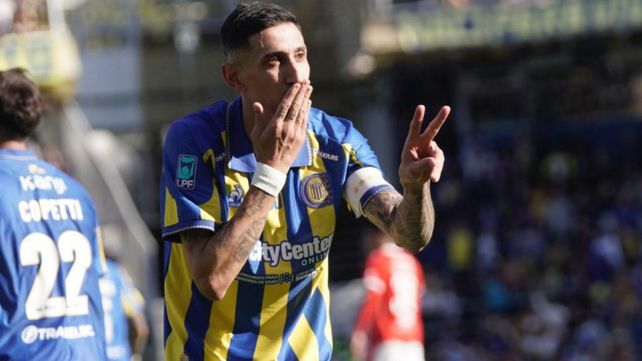 La V de la victoria de Central en el gesto de Ángel Di María tras el golazo del empate. Central sacó a Independiente y sueña en el torneo Apertura.