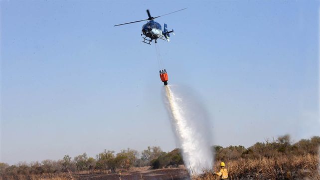 Con el apoyo de un helicóptero