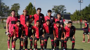 Newells puntero: El equipo rojinegro manda en la Zona B, en el torneo de Primera A de la Asociación Rosarina de Fútbol.