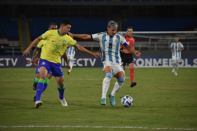 Argentina cayó 3 a 1 con Brasil y ahora debe ganar todo lo que le queda para clasificar.
