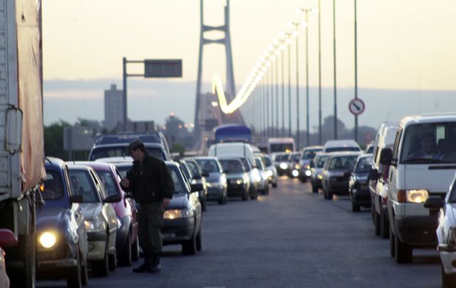 El primer día. Cuando se habilitó el puente hubo un aluvión de autos