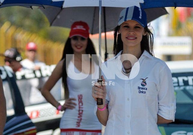 Las bellas chicas derritieron el pavimento del callejero santafesino.