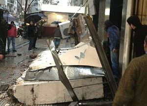 Un muerto por la caída de un cartel en los Tribunales porteños