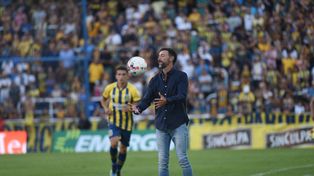 El Kily González mima la pelota como en los viejos tiempos.