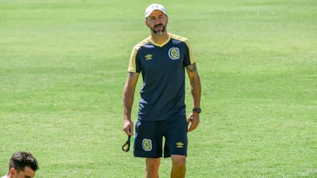 Sigue probando. El Kily metería algunas variantes el sábado en el amistoso.