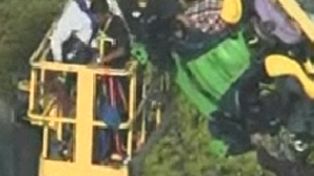 EEUU: fall&oacute; una monta&ntilde;a rusa y hubo p&aacute;nico entre quienes quedaron suspendidos
