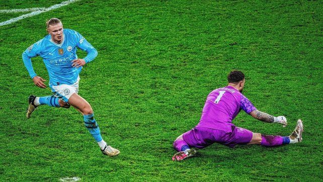 Asistencia de Álvarez en el triunfo de Manchester City