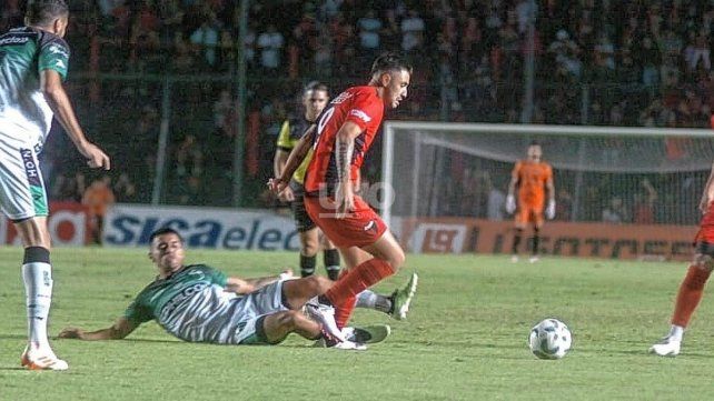 Tomás Sandoval se va de Colón y jugará en Atlético Grau de Perú.