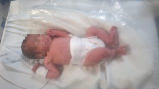 Encontraron una bebé recién nacida en un cesto de basura en el Gran Buenos Aires