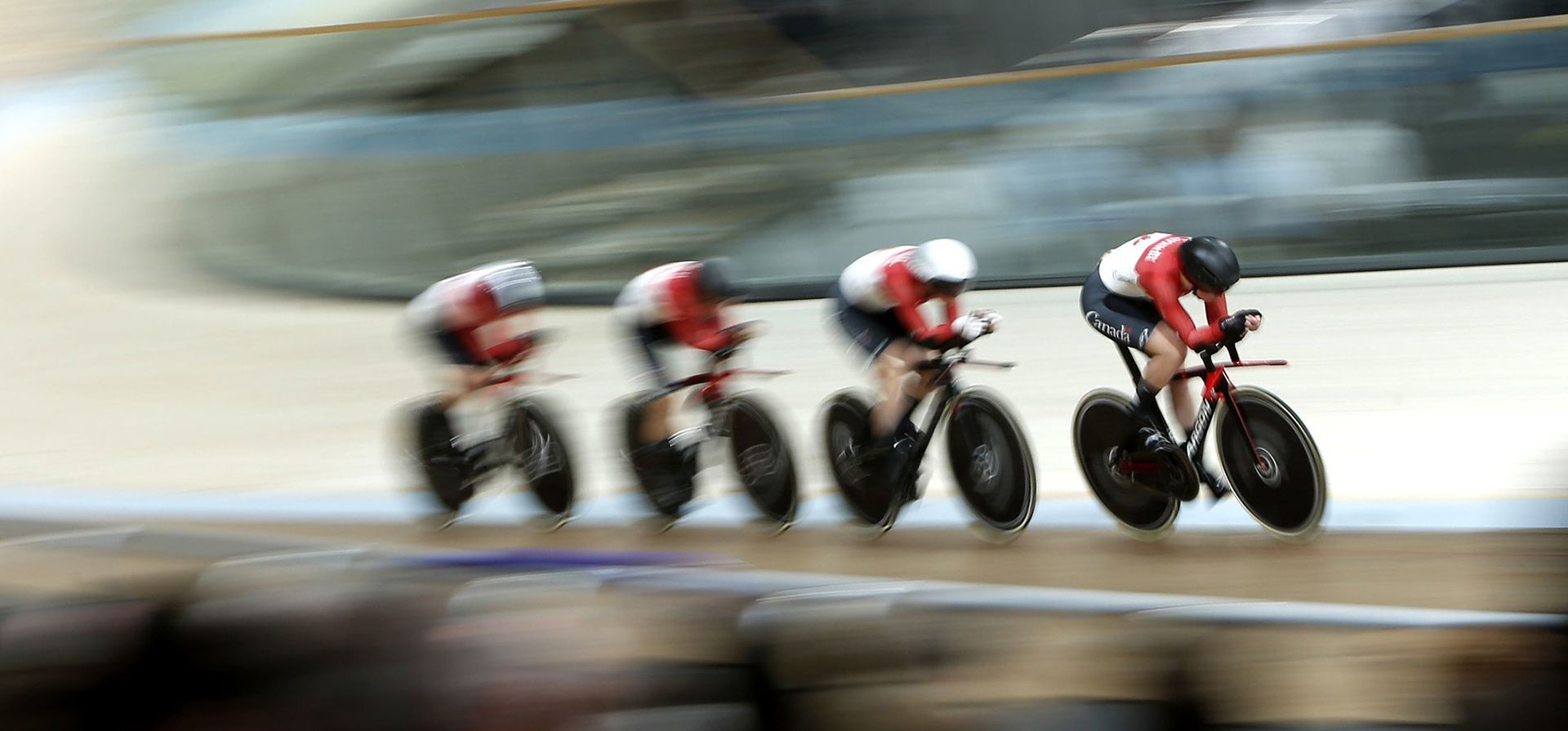 El equipo de Canadá compite en el Clasificatorio de Persecución por Equipos de Elite Femenina durante el segundo día del Campeonato Mundial de Ciclismo UCI 2023 en el Velódromo Sir Chris Hoy, Glasgow, Escocia, el viernes 4 de agosto de 2023. (Will Matthews/PA vía AP) El equipo de Canadá compite en el Clasificatorio de Persecución por Equipos de Elite Femenina durante el segundo día del Campeonato Mundial de Ciclismo UCI 2023 en el Velódromo Sir Chris Hoy, Glasgow, Escocia, el viernes 4 de agosto de 2023. (Will Matthews/PA vía AP)