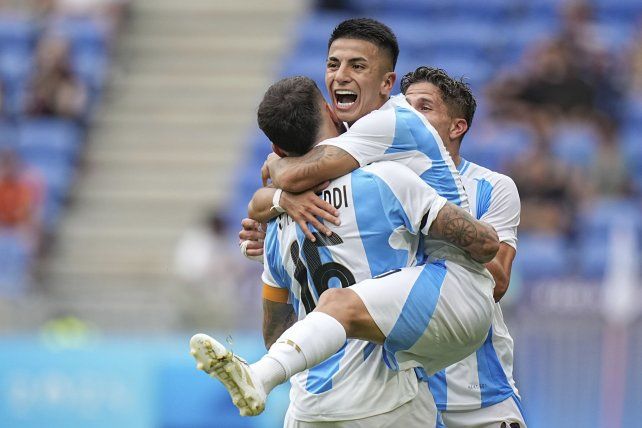 En el inició del complemento llegó el primer gol del partido a través de Thiago Almada.
