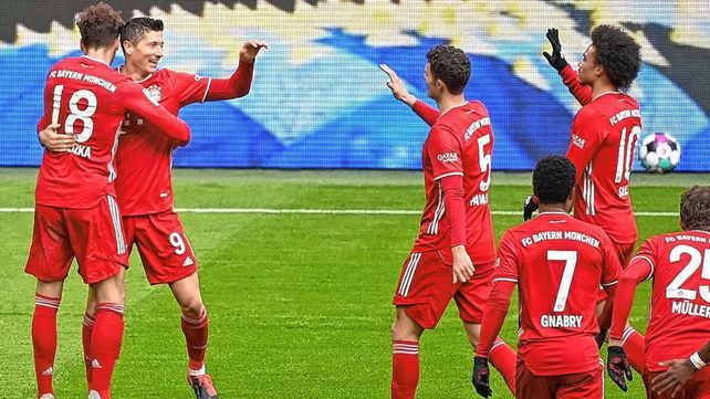 Los equipos del fútbol alemán entrarán en cuarentena desde mayo para evitar contagios y finalizar las competencias.