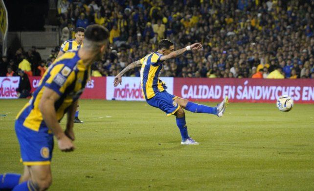 Pegada de crack. Di María resolvió el clásico con un golazo.