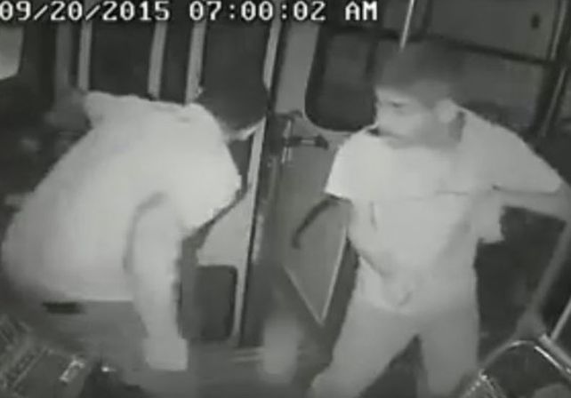Un joven con capacidades diferentes lograr frustrar un asalto en un colectivo