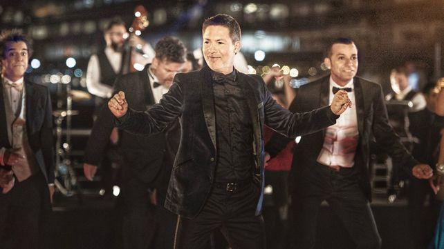 Adrián Suar debutó como conductor de El Host