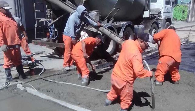 El municipio continúa con los trabajos de repavimentación de calle Santa Fe.