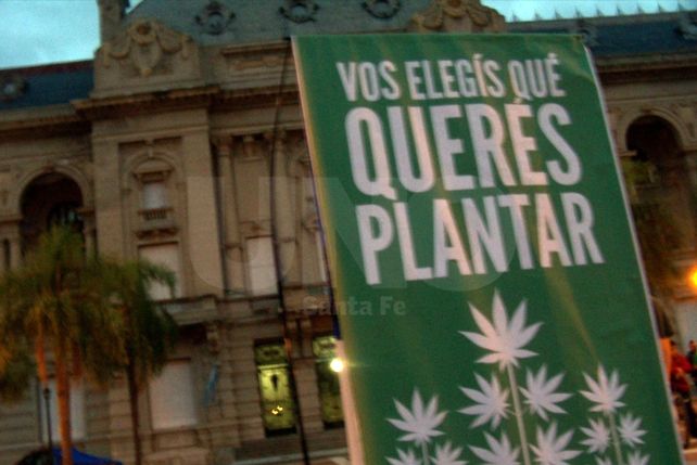 Las Juventudes políticas de Santa Fe marcharon por la despenalización de la marihuana