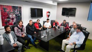 El presidente de Newells, Ignacio Boero, encabeza la reunión con opositores para abordar el presente del club.