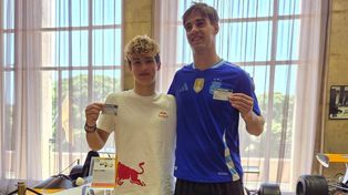 Mattia Colnaghi, piloto de F3, junto a Nicolás Varrone, de la F2.
