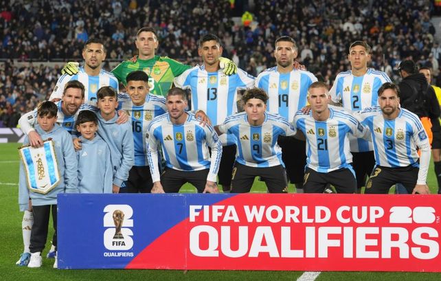 La selección argentina tiene jugadores de mucha experiencia y otros nuevos que empujan, como Mastantuono.