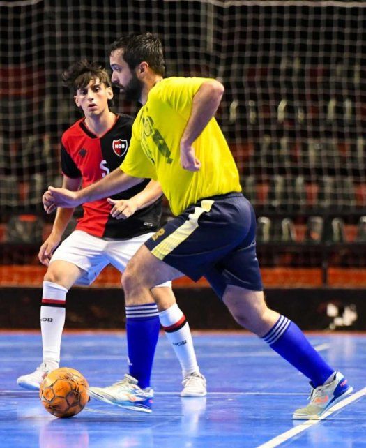 El clásico rosarino de fútbol de salón terminó 1 a 1. Luego llegaron los incidentes.