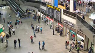 Una familia argentina vive hace un mes en un aeropuerto de Brasil
