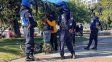 Indignación en Paraná: un operativo policial contra un vendedor de libros en la plaza. Indignación en Paraná: un operativo policial contra un vendedor de libros en la plaza.