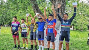 Uno de los podios que hubo en la primera fecha que se realizó en Paraná.