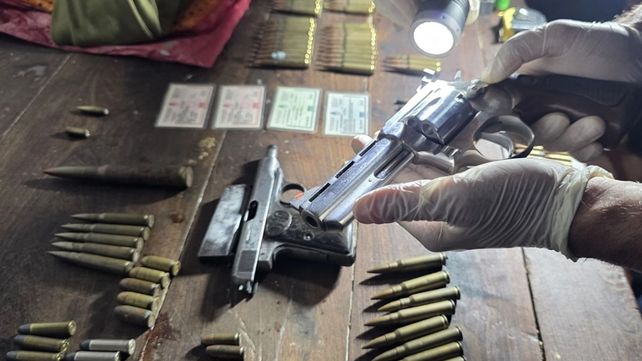 En un allanamiento por el robo de aceite hallaron un arsenal en la casa de un empleado municipal de Concordia