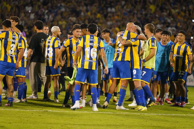 Todo Central celebra el gran triunfo en el Gigante contra Estudiantes. Fue el paso a los cuartos de final del Apertura.