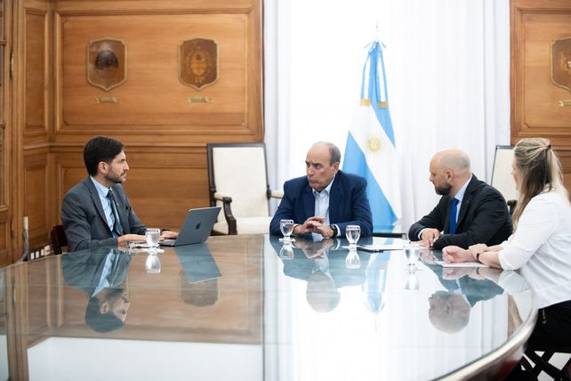 Pullaro se reunió varias veces con Guillermo Francos. Ahora lo hará con el presidente Javier Milei