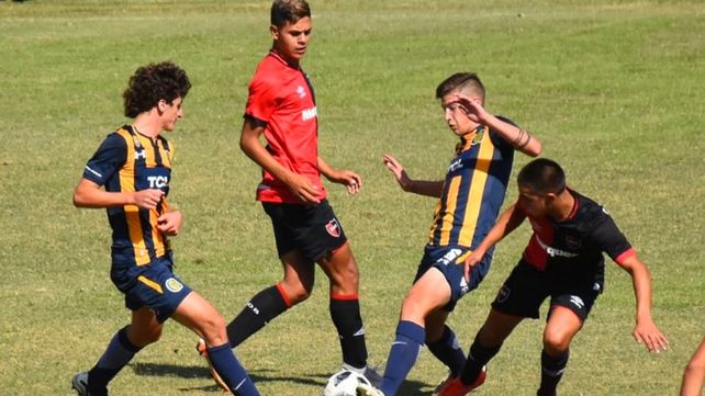 Jueves Santo de cl&aacute;sico. Los seis partidos de inferiores entre Newell&rsquo;s y Central est&aacute;n programados para el 9 de abril. Las divisiones mayores jugar&aacute;n en el Centro Jorge Griffa.
