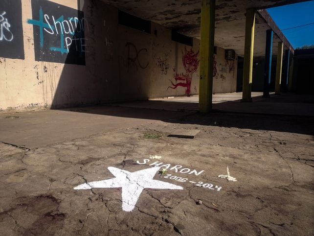 Una estrella, una flor y dos velas para Sharon, asesinada a los 18 años en la zona oeste de Rosario