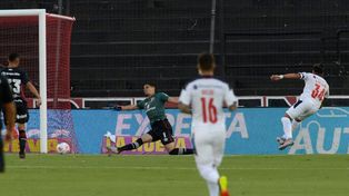 Rompió el cero. Palacios sacó un derechazo ante la salida de Aguerre y puso el 1 a 0 para el rojo.&nbsp;