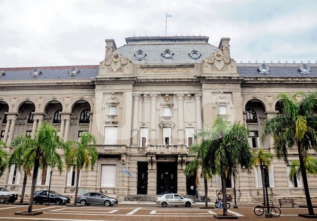 La provincia entregará aportes a 35 municipios y comunas para la construcción de viviendas