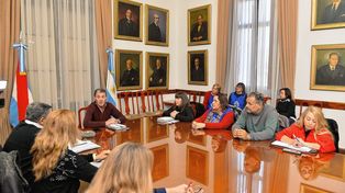 Se inicia la paritaria salarial entre el Gobierno y los gremios del sector público.