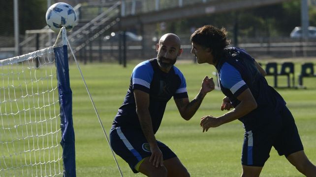 Carlos Quintana e Ignacio Malcorra jugaron juntos en el fútbol-tenis. Central está preparado para el partido del domingo ante River.