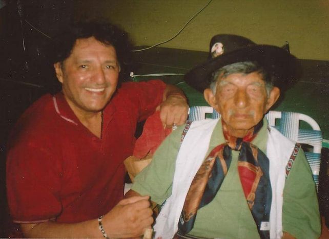 Amistad. Monchito Merlo lo visitaba cada año en el hogar de ancianos.