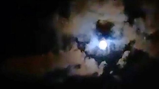 La increíble silueta de Maradona en el cielo de Paraná