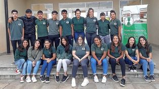 Quinto. Es el año encargado de editar la revista Huellas. Cuando pasan a 6º comienzan a vincularse con la radio.