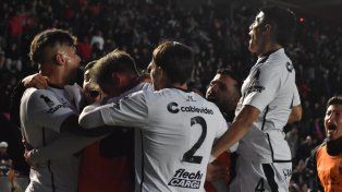 Colón dejó escapar dos veces la ventaja y terminó masticando bronca ante Almirante Brown