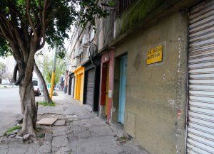 La víctima de un femicidio en barrio Tablada le había pedido plata prestada a un preso